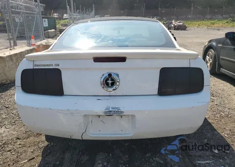 2008 Ford Mustang z USA, uszkodzony, nr VIN 1ZVHT80N585115239